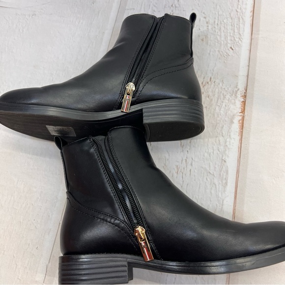 Tommy Hilfiger Women's Rezin Ornamented Zip-Up Booties SIZE 6M - Picture 12 of 17